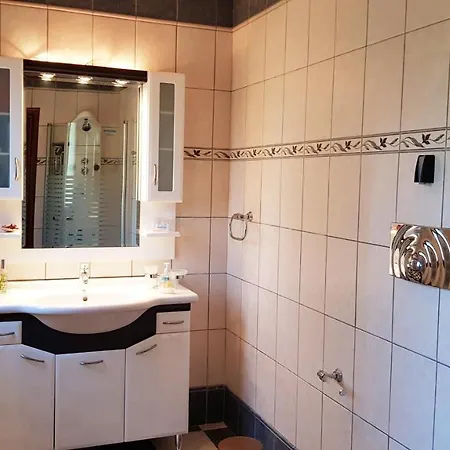 Omega Kefalonia Karavádhos